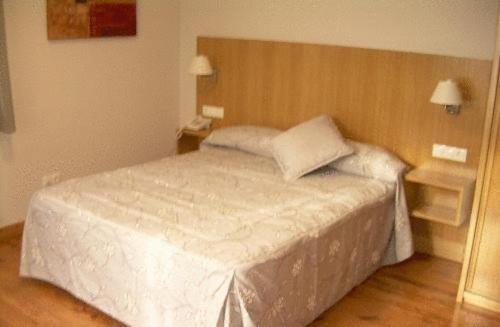 Aparthotel Pena Telera Resort El Pueyo de Jaca Rum bild